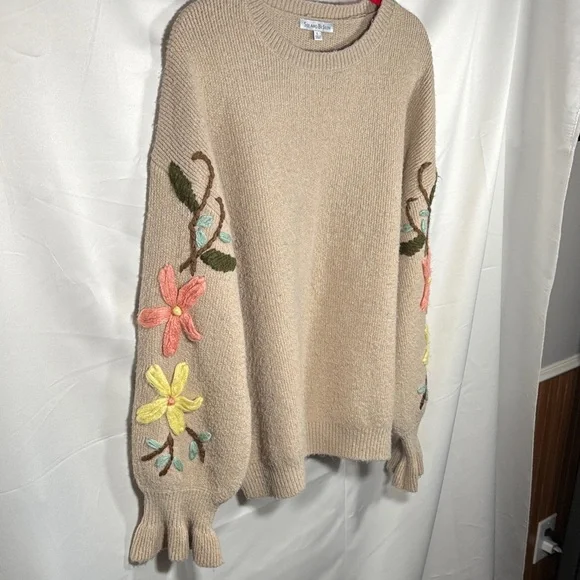 Seen and Be Seen Floral Embroidered Cream Sweater SZ L - Picture 3 of 6